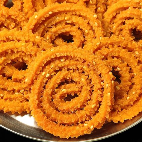 Rice Chakli Recipe, Chakli Recipe Rice Flour, Chakli Diwali, Chakli Recipe, Hebbar's Kitchen, Airfryer Recipes, Crispy Rice, Cd Crafts, Tea Time Snacks