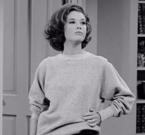 Mary Tyler Moore Mary Taylor Moore, Laura Petrie, Rock And Roll Hair, Roll Hair, Haircut 2023, Tyler Moore, Mary Tyler Moore, A Wrinkle In Time, Vintage Woman