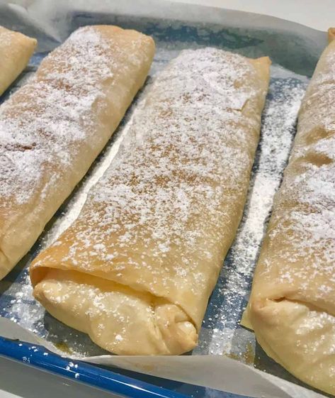 bougatsa Greek Bougatsa, Custard Pastries, Greek Deserts, Bougatsa Recipe, Gozleme Recipe, Custard Pies, Greek Recipes Dessert, Mediterranean Cooking, Greek Pastries