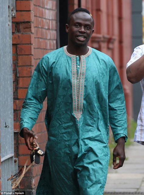 The 26-year-old is a devout Muslim and celebrates goals by performing sujood Sadio Mane Senegal, Sadio Mane Wallpaper, Chelsea Fc Wallpaper, Liverpool Anfield, Muslim Faith, Football Tattoo, Messi Vs Ronaldo, Sadio Mane, Messi Soccer