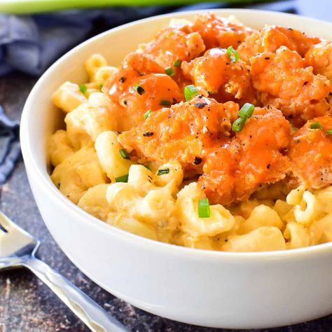 Mac And Cheese With Buffalo Chicken, Buffalo Chicken And Mac And Cheese, Kids Mac And Cheese Recipe, Buffalo Mac N Cheese Recipe, Buffalo Recipes, Buffalo Chicken Mac And Cheese, Buffalo Mac And Cheese, Cheese Restaurant, Grilled Buffalo Chicken