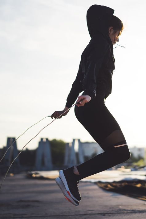 We Asked an Expert If Jumping Rope Burns Belly Fat — Here’s What They Said Best Diet Drinks, Organic Smoothies, Jump Rope Workout, Jumping Rope, Weight Changes, Popsugar Fitness, Natural Cough Remedies, Lose 40 Pounds, Stay In Shape