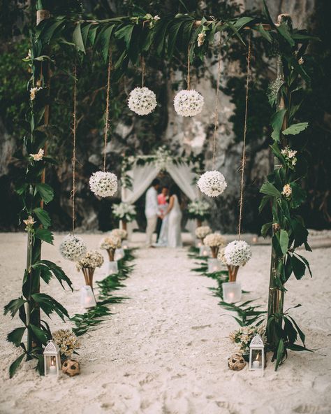 Beach wedding altar: El Nido, Philippines elopement by @redsheepphotocinema & El Nido Resorts #elnido #palawan #philippines #elopement #weddingphotography #beachwedding #vsco Filipino Beach Wedding, Beach Wedding Philippines, Intimate Wedding Ideas Philippines, Philippines Wedding, Philippine Wedding, Filipino Wedding, Sf Wedding, Elopement Wedding Photography, Modern Minimalist Wedding