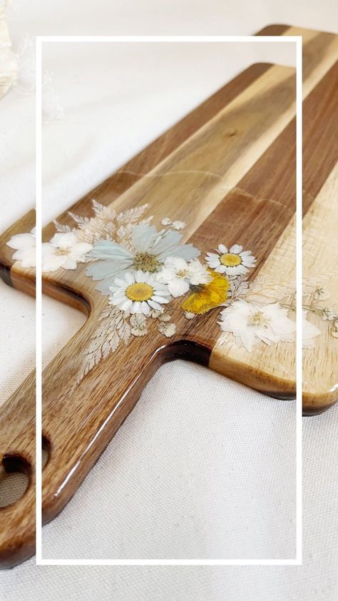 Resin Boards, Epoxy Resin Projects, Growing Cut Flowers, New Project Ideas, Resin Art Painting, Resin Wall Art, Resin Pour, Resin Furniture, Resin Projects