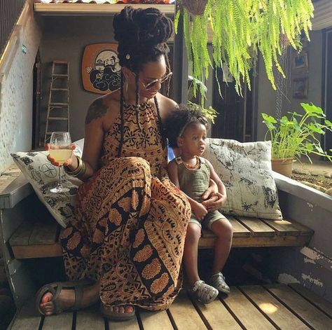 Earthy Mom Aesthetic, Boho Maximalism Outfits, Money Aesthetic Black Women, Hippie Mom Aesthetic, Afro Boho Fashion, Estilo Hippie Chic, Earthy Vibes, Black Hippy, Moda Afro