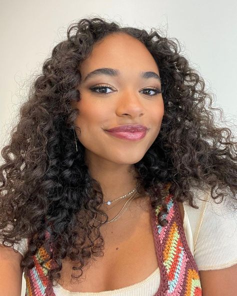 Chandler Kinney Aesthetic, Dorcas Fancast, Sister Face Claims Black, Mixed Girl Faceclaims, Face Claims Female Black Curly Hair, Poc Period Face Claims, Chandler Kinney, Cute Curly Hairstyles, Mask Girl