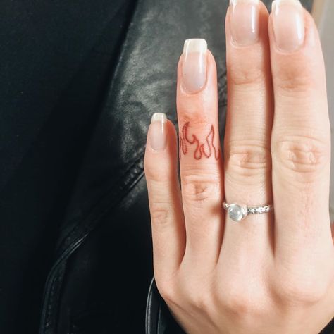 Finger Tattoos Fire, Fire Finger Tattoo, Cool Finger Tattoos, Simple Hand Tattoos, Tiny Finger Tattoos, Rose Hand Tattoo, Finger Tats, Finger Tattoo For Women, Finger Tattoo Designs