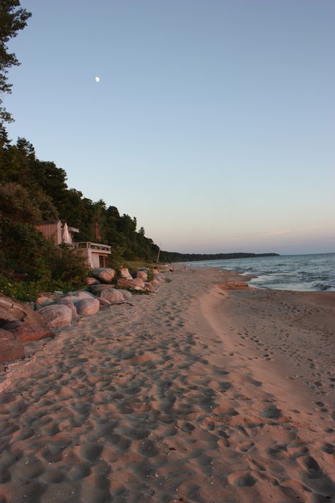 Waning Bay Michigan, Up North Michigan Aesthetic, Michigan Aesthetic, 2023 Plans, Michigan Lake House, Travel Michigan, Saginaw Michigan, Saugatuck Michigan, Lake Michigan Beaches