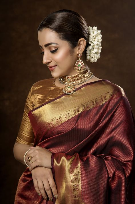 Trisha Krishnan Hd Wallpaper, Trisha Krishnan Saree, Exclusive Saree Blouse Designs, Saree Hairstyles, Dark Beauty Photography, Trisha Krishnan, Jewellery Bridal, Jewellery Wedding, Kundan Choker