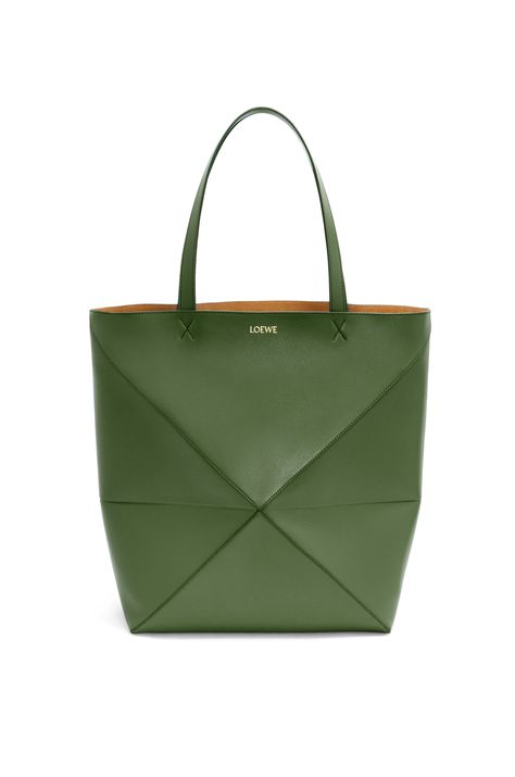 XL Puzzle Fold Tote in shiny calfskin Hunter Green - LOEWE Loewe Puzzle Tote, Loewe Puzzle Bag, Denim Wallet, Loewe Puzzle, Puzzle Bag, Iconic Bags, Geometric Lines, Wallet Accessories, Mens Accessories Fashion