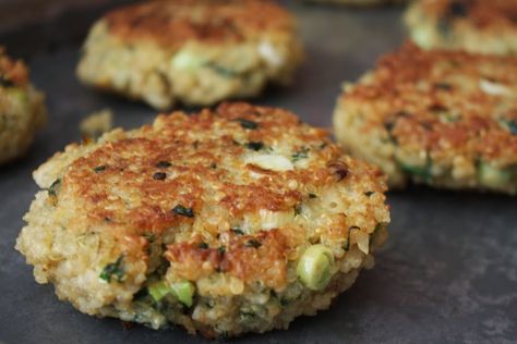 Skinnytaste’s Quinoa and Spinach Patties - Run DMT Spinach Patties, Quinoa And Spinach, Quinoa Patties, Quinoa Cake, Mini Egg, Skinny Taste Recipes, No Calorie Foods, Quinoa Recipes, Ww Recipes