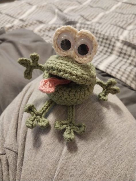 Random acts of crochet kindness and more | Finally got to do one....ty for the pattern and video | Facebook Pocket Animal Crochet, Random Acts Of Crochet Kindness, Crochet Kindness, Frog Crochet, Cozy Crochet Patterns, Pocket Hug, Cozy Crochet, Crochet Bookmarks, Acts Of Kindness