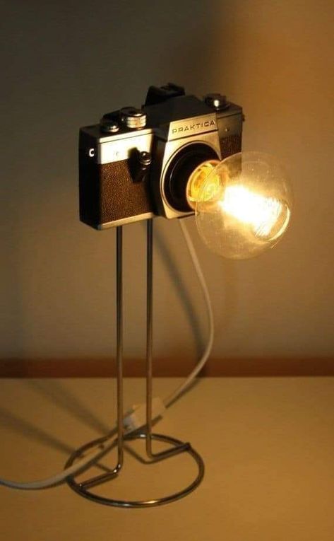 Camera Lamp, Diy Lampe, Deco Originale, Diy Lamp, Cute Room Decor, Dream House Decor, Aesthetic Room Decor, Aesthetic Room, Lamp Design