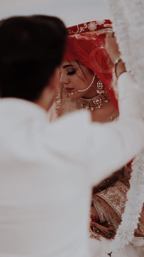 Bride Groom Photoshoot, Indian Bride Poses, Muslim Wedding Photography, Bride Photos Poses, Indian Wedding Poses, Groom Photoshoot, Indian Wedding Photography Couples, Bridal Photography Poses, Indian Wedding Couple Photography