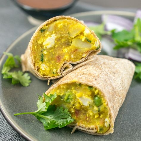 Recreate Amy's Indian Samosa Wraps at home with these easy, healthy and cheap samosa wraps! Spiced potatoes, tofu and peas in a soft tortilla. Potato Wraps Recipes, Healthy Samosa Recipe, Samosa Wrap, Samosa Wraps, Veganuary Recipes, Potato Wrap, Indian Samosas, Crumbled Tofu, Wraps Vegan