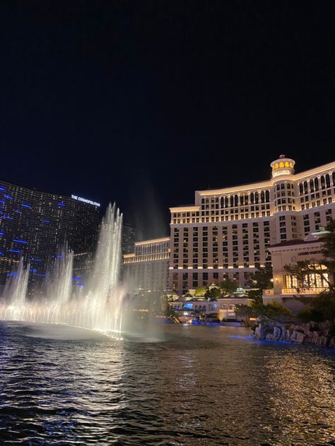 Bellagio, Las Vegas, Fountains, travel. Las Vegas Bellagio Fountain, Las Vegas Fountains, Bellagio Fountains Las Vegas, 21st Birthday Vegas, Birthday Vegas, Bellagio Fountains, General Aesthetic, Bellagio Las Vegas, Moving Walls