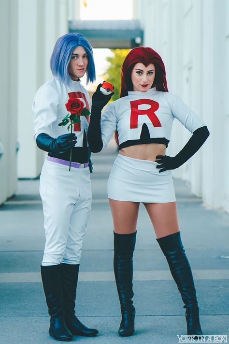 Team Rocket Costume, Rocket Costume, Pokemon Halloween Costume, Halloween Couple Costumes, Iconic Couples, Characters Costumes, Couples Costumes Creative, Unique Couple Halloween Costumes, Couples Cosplay