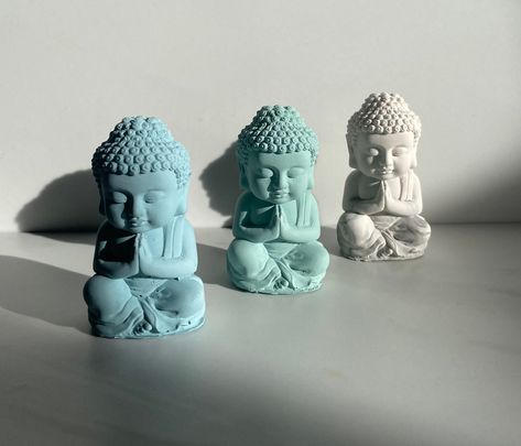 Mini Buddha Statue Miniature Buddha Praying Buddha - Etsy Corner Office Space, Buddha Statue Decor, Small Buddha Statue, Buddha Decor, Meditation Corner, Plant Room, Buddha Art Painting, Corner Office, Buddha Figurine