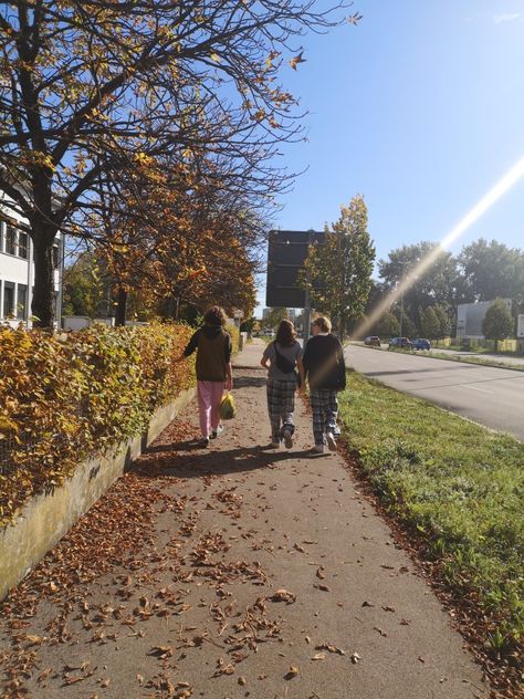 Fall School Morning, Walking Home From School Aesthetic, Cousin Thanksgiving, Morning School, September Activities, Sunny Autumn, Romanticising Life, Favourite Season, Morning Morning