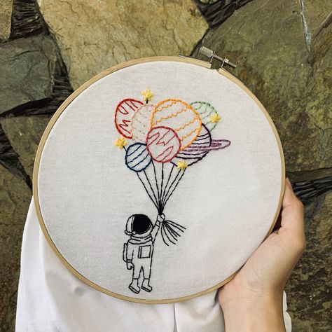 Planets Embroidery, Paint Embroidery, Embroidered Canvas Art, Crafting Corner, T Shirt Aesthetic, Textiles Projects, Tie Dye Diy, Embroidered Canvas, Shirt Aesthetic