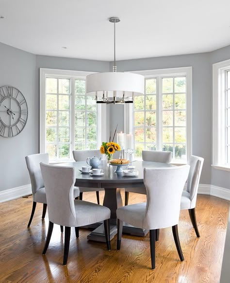 Light gray in the dining room is perfect for those who prefer a more airy ambiance [Design: Jane Lockhart Interior Design] Coventry Gray, Dining Room Paint, Grey Dining Room, Dining Room Ideas, Dining Room Colors, Traditional Interior Design, White Dining Room, Dining Room Combo, Grey Dining