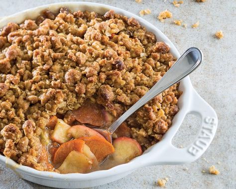 Persimmon-Apple Crisp - Bake from Scratch Quick Bakes, Mediterranean Kitchens, Fluffy Chocolate Cake, Persimmon Recipes, Savory Scones, Apple Cobbler, Caramelized Bananas, Oil Cake, Baked Fruit