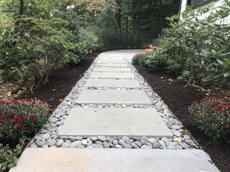 Concrete Pavers Walkway, Landscape Pavers, Paver Designs, Backyard Walkway, Walkway Landscaping, Paver Walkway, Side Yard Landscaping, Pavers Backyard, Walkway Ideas