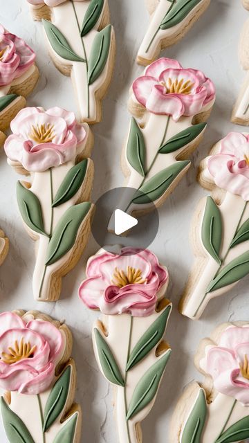 Flower Cookies Bouquet, Spring Flower Cookies, Royal Frosting, Summer Sugar Cookies, Cookie Bouquets, Flower Sugar Cookies, Butterfly Cookies, Royal Icing Flowers, Decorator Frosting