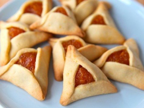 Pointy HAMANTASCHEN Apricot Pastry, Apricot Desserts, Best Hamantaschen Recipe, Hamantaschen Recipe, Apricot Recipes, Traditional Sweets, Bake Goods, Baking Tutorial, Delectable Desserts