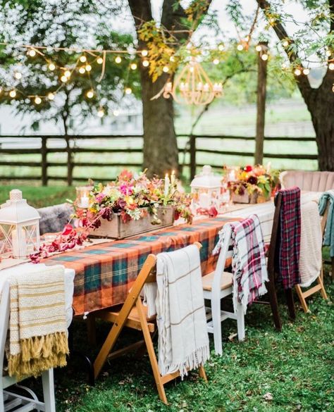 Fall First Birthday Activities, Southern Picnic Decorations, Friendsgiving Ideas Outdoor, Fall Birthday Party Decorations For Women, Fall Outside Dinner Party, Fall Picnic Wedding, Backyard Holiday Party, Fall Backyard Dinner Party, Fall Decor Party Ideas