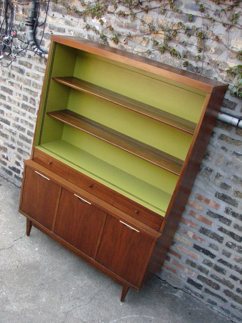 love this style, love the green Mid Century Hutch, Cupboard Makeover, Mid Century Modern Buffet, Mid Century Modern Shelves, Colorful Mid Century Modern, Vintage Retro Decor, Buffet Hutch, Painted Furniture Colors, Modern Buffet