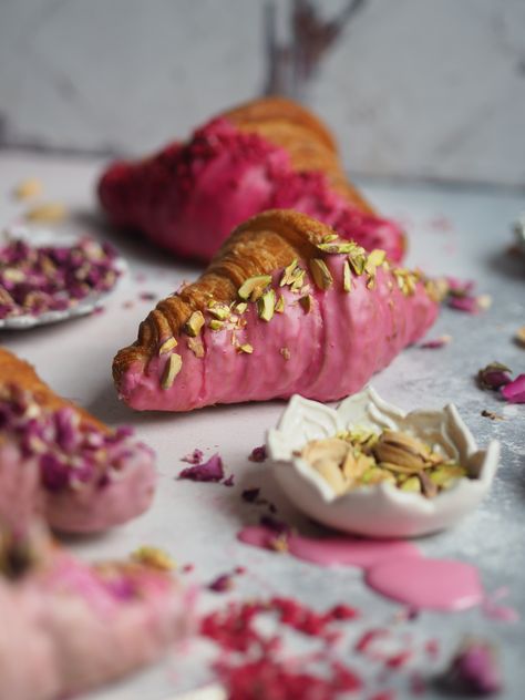 Croissant Topping Ideas, Pretty Croissant, Fancy Croissants, Dipped Croissant, Pink Croissant, Flaky Croissants, Rose Pistachio, Social Kitchen, Brunch Event