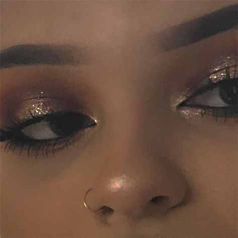 Apparel Design Inspiration, Cool Ear Piercings, Old Makeup, Cool Makeup Looks, Make Up Inspo, Edgy Makeup, Nose Jewelry, Pretty Makeup, Nose Piercing