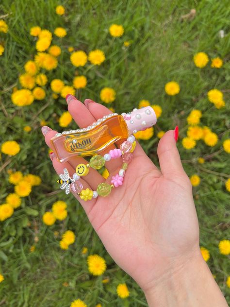 Gisou Lip Oil Charm, Coquette Skincare, Yellow Coquette, Gisou Lip Oil, Trending Ideas, Reels Instagram, Pretty Skin Care, Hair Perfume, Pretty Skin