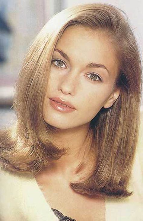 Flipped ends (very) long bob Midi Haircut, Very Long Bob, Flipped Ends, Long Length Hair, Medium Short Hair, 90s Hairstyles, Hair Flip, Long Bob Hairstyles, Mid Length Hair