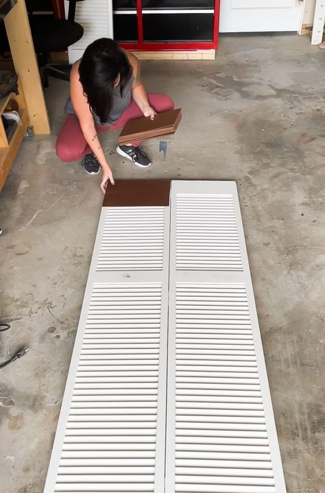 Louver Closet Door Makeover, Modern Louvered Doors, Easy Bifold Door Makeover, Modern Louvered Door Ideas, Diy Folding Doors Ideas, Painting Louvered Bifold Doors, Makeover Bifold Closet Doors, Modern Accordion Doors, Laundry Room Bifold Door Ideas