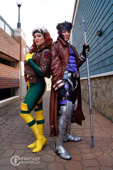 Super Hero Halloween Costumes Couples, Xmen Family Costumes, Marvel Cosplay Ideas, X Men Couple Costume, Rouge Costume Xmen, Rouge Cosplay, Xmen Couples Costume, X Men Cosplay, Marvel Couples Costumes