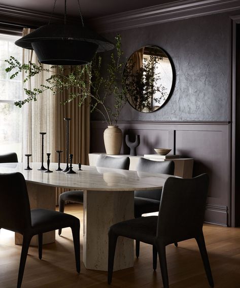 Dark colors never looked so calming in this family home filled with moody hues | Moody Glam Dining Room, Lounge Dining Room Ideas, Dark Dining Room Ideas, Modern Dark Kitchen, Moody Dining Room, Moody Interior Design, Moody Vibes, Moody Interiors, Dark Design