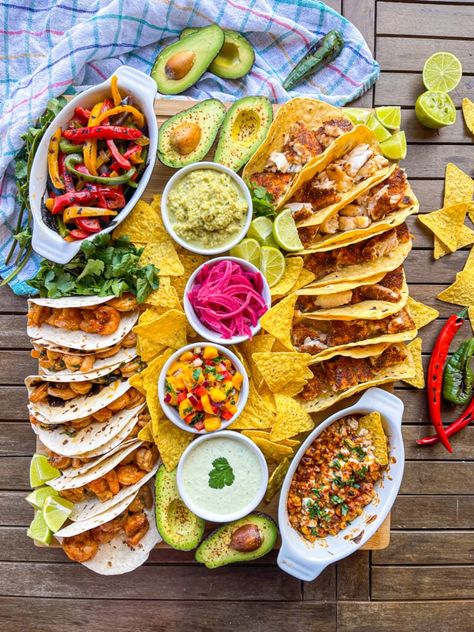 Mexican Themed Charcuterie Board (for Cinco de Mayo!) - Weekday Pescatarian Mexican Game Night Food, Mexican Bring A Board, Mexican Food Platter, 5 De Mayo Food Ideas, Charcuterie Mexican Board Ideas, Mexican Board Food, Mexican Food Birthday Party, Mexican Themed Dinner Party, Mexican Grazing Board