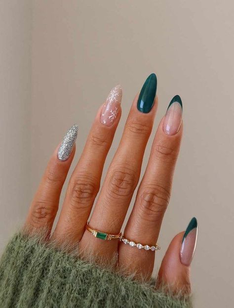 41 Dreamy December Nails You'll Want To Copy Next December Wedding Guest Nails, December Nails, Holiday Nail Designs, Green Nail Designs, Christmas Nails Easy, Winter Nail Art, Trendy Nail Art, Winter Nail Designs, Festival Nails