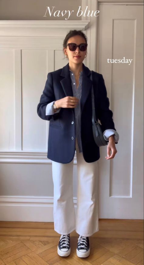 Smart Casual Fall Outfits 2024, White Jeans Blue Blazer, Bootcut Jeans Office Outfit, Striped Navy Blazer Outfit, Navy Blazer Fall Outfit, Outfit With Navy Blue Blazer, Styling Navy Blue Blazer Women, Navy Blazer Street Style, Cullote Pants Outfits Casual