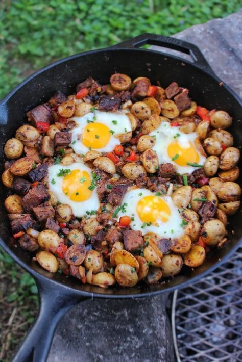 Vegetarian Camping Recipes, Over The Fire Cooking, Cooking Over Fire, Open Fire Cooking, Better Breakfast, Breakfast Skillet, Fire Food, Summer Corn Salad, Lake Food Ideas Summer