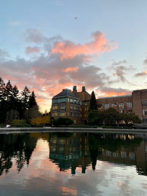 U Of Washington, Western Washington University Dorms, University Of Washington Aesthetic, Uw Seattle, Campus Aesthetic, Uw Huskies, Western Washington University, Seattle University, College Vision Board