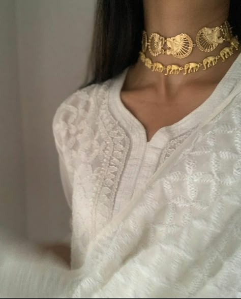 Arab Gold, Bengali Jewellery, Statement Jewelry Outfit, Dope Jewelry Accessories, Neck Pieces Jewelry, Jewelry Styling, Fancy Jewellery Designs, Antique Jewelry Indian, Basic Jewelry