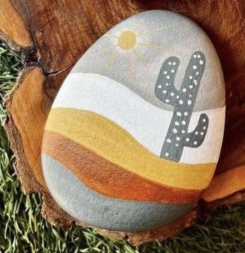 Aztec Rock Painting, Stone Painting Ideas Easy, Painted Rocks Preppy, Desert Painted Rocks, Flat Rock Painting Ideas, Boho Rock Painting Ideas, Western Painted Rocks, Cute Rock Ideas, Western Rock Painting Ideas