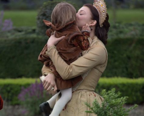 Anne and Bess Anne Boylen, Anne Boleyn Aesthetic, The Tudors Tv Show, Mary Tudor, Wives Of Henry Viii, Lady Elizabeth, Pretty Costume, The White Princess, Medieval Books