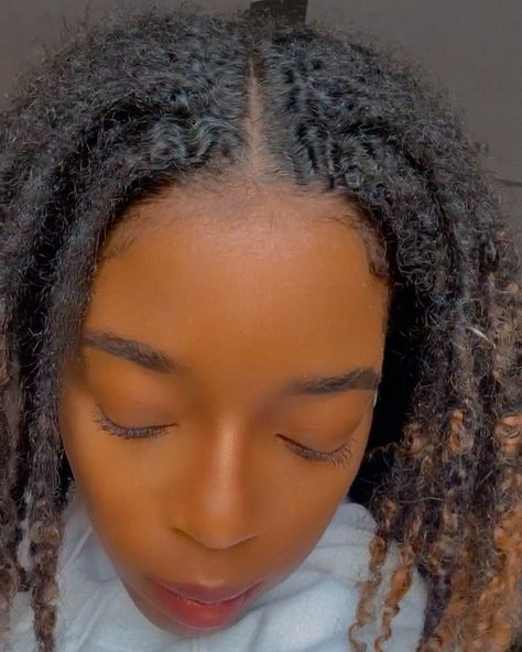 Derecka McCants’s Instagram video: “Going 1 week strong without retwisting since my washday. The plan is to go until Thursday 🤞🏾9 mths loc’d ✨🌱 • • • #livinmylocdlife…” Locs Without Retwist, Dope Hairstyles, The Plan, Instagram Video, Locs, Twist, How To Plan, Hair, Instagram