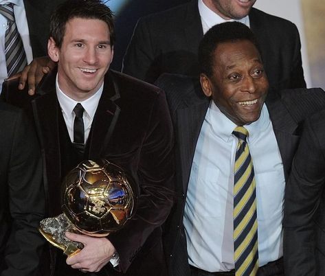 Messi left 77 goals to record Pele 👇  🏃 Pele 643 goals ⚽ 🏃 Messi 566 goals ⚽ #messi #pele #soccer #football Brazilian Soccer Players, Lionel Messi Family, Man Hug, Gary Lineker, Andrea Pirlo, Lionel Andrés Messi, 2022 Fifa World Cup, World Cup Qualifiers, World Cup Winners