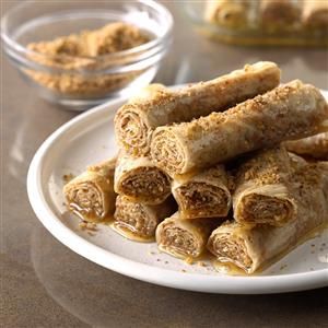 Honey Cinnamon Rollups Recipe -This cinnamony treat reminds me of baklava, but with only a few easy ingredients, it's a fraction of the work. My Aunt Adele shared the recipe with me, and I think of her whenever I make it. —Sue Falk, Warren, Michigan Honey Dessert Recipes, Cinnamon Rollups, Trifle Strawberry, Dessert Recipes Quick, Halloween Pudding, Holiday Bars, Oreo Trifle, Phyllo Dough Recipes, Pumpkin Crockpot