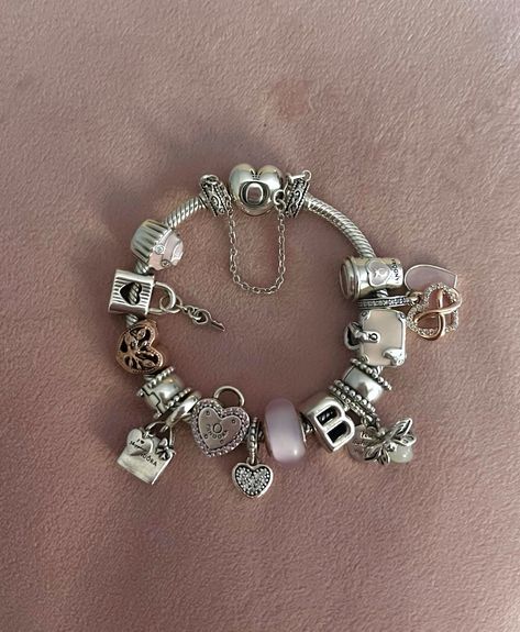 Pretty Pandora Charms, Cute Pandora Bracelet Ideas, Pandora Cute Charms, Pink And Silver Pandora Bracelet, Pandora Silver Charms, Pink Pandora Charm Bracelet, Silver Jewelry Pandora, Pandora Charm Bracelet Pink, Pandora Bracelet Inspiration